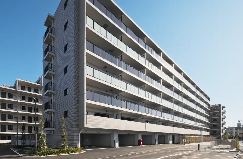 サンクレイドル津田沼Ⅲ バルコニーガラス手摺 乳白色とグレーのツートンカラー